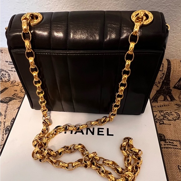 CHANEL Quilted Vertical Lambskin mini - Picture 6 of 15
